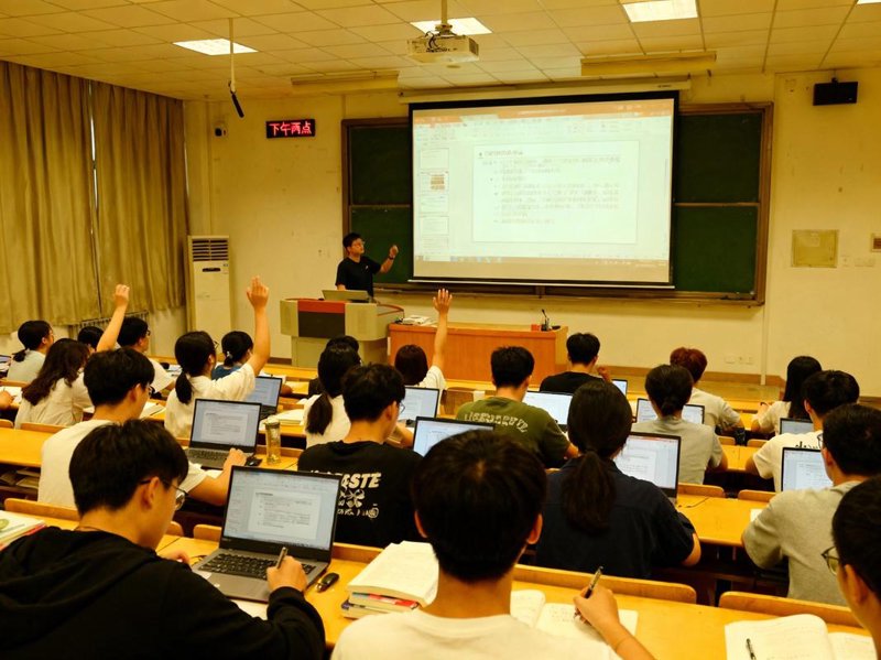 学历提升：打开个人未来职业发展的钥匙